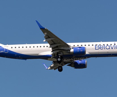 Embraer E195 der staatlichen Fluggesellschaft: Belavia darf künftig nicht mehr in die EU oder nach Großbritannien fliegen.