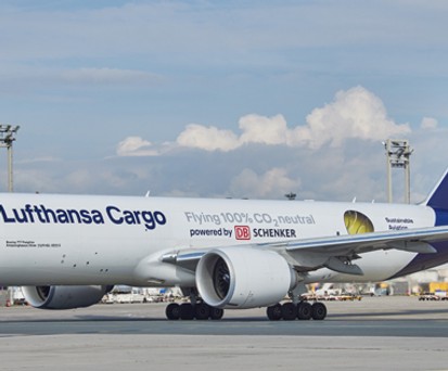Lufthansa Cargo und DB Schenker bieten eine wöchentliche Frachtverbindung zwischen Frankfurt und Shanghai an.