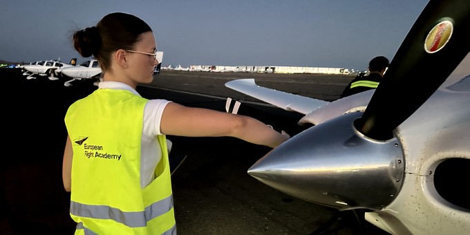 ... oder die Blätter des Propellers nicht beschädigt sind.