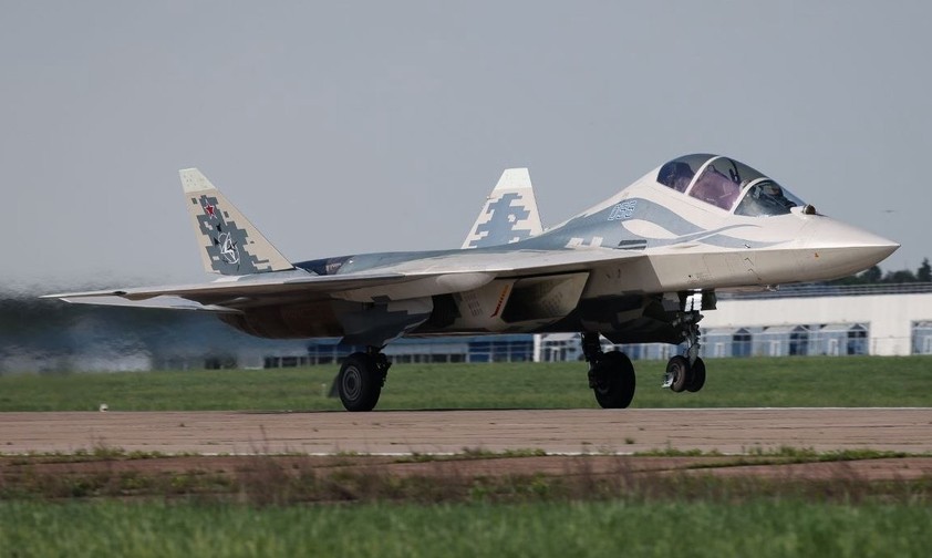 Sukhoi Su-57: Erstflug absolviert.