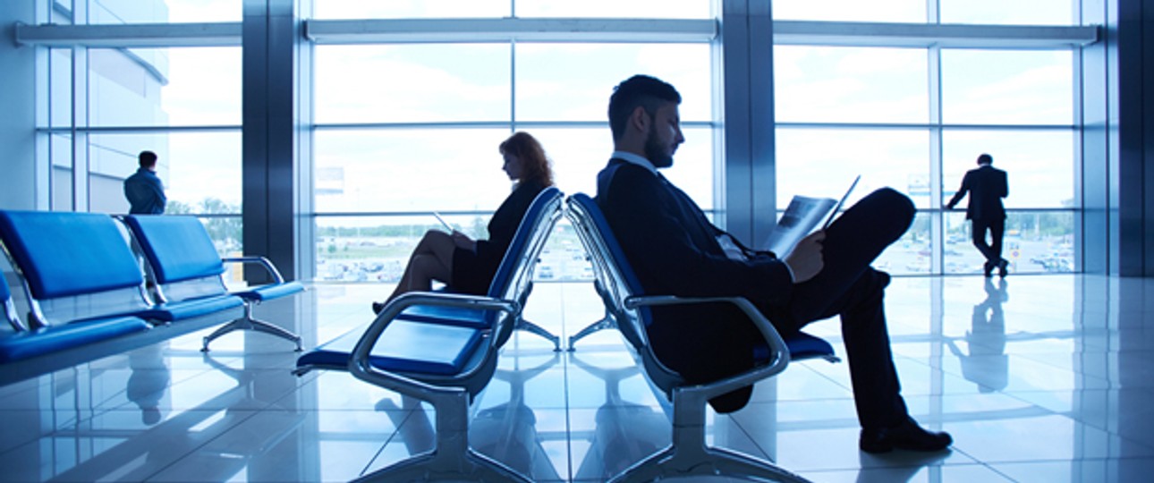 Die Warterei am Flughafen nervt - einen Flug zu verpassen aber auch.