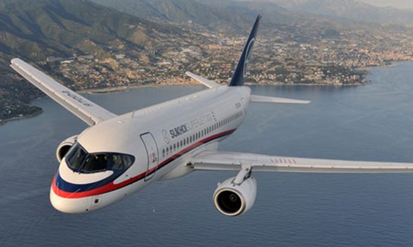 Superjet 100 von Sukhoi: Kann auch auf kürzeren Pisten landen.