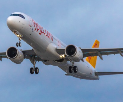 Ein Airbus A321 Neo von Pegasus: Solch ein Flieger drehte nach Barcelona um.