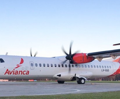 Bodenmitarbeiter weist ATR 72-600 von Avianca Argentina ein: In der Luft kam es zu einem Wortgefecht zwischen Piloten und Lotsin.