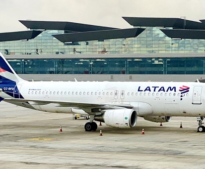 Airbus A320 von Latam: Die Airline prüft nun auch Regionaljets.