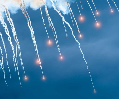 Israels Abwehrschild schoß Raketen ab: Fluglinien sollten den Luftraum nur tagsüber nutzen.