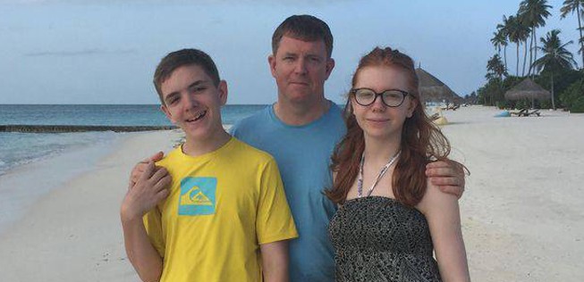 Grace (rechts) mit ihrem Vater und ihrem Bruder: Zum Glück gab es ein Happy End.