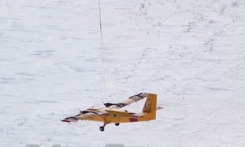 Im Eis gefangene Twin Otter spektakulär gerettet