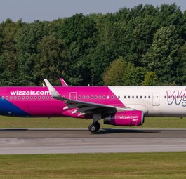 Der Airbus A321 von Wizzair mit dem Lufthansa-Sharklet.