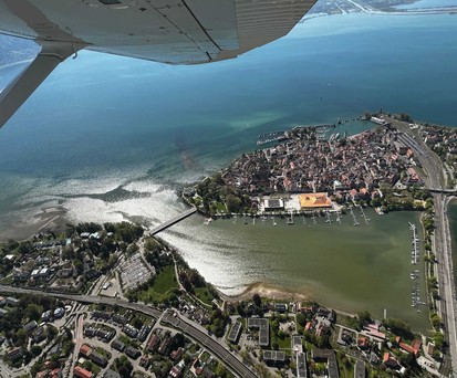 Rundflug zur Aero Friredrichshafen: Blick auf die Insel Mainau