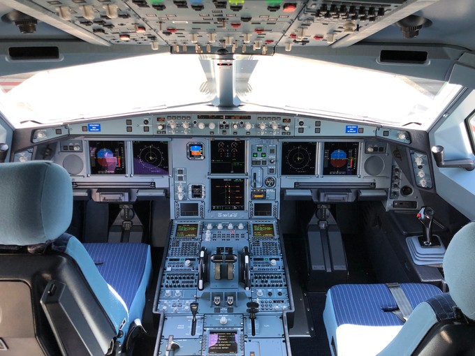 Ein Blick ins Cockpit des A330 Neo. Hi Fly findet Gefallen an dem Modell.