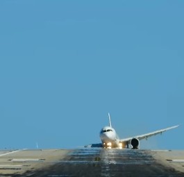 Airbus A321 nimmt bei harter Landung in Skiathos Schaden