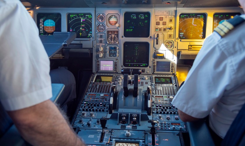 Zwei Piloten im Cockpit: Powernaps sind in Europa unter Auflagen erlaubt. In den USA nicht.