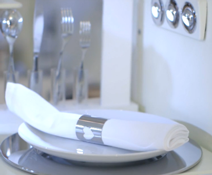 Alessi im Flugzeug: Die Firma designt erstmals für eine große Airline.