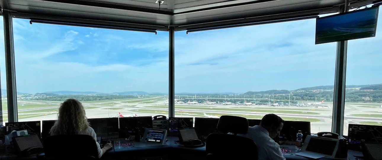 Angestellte von Skyguide im Tower in Zürich: Haben keinen einfach Job.