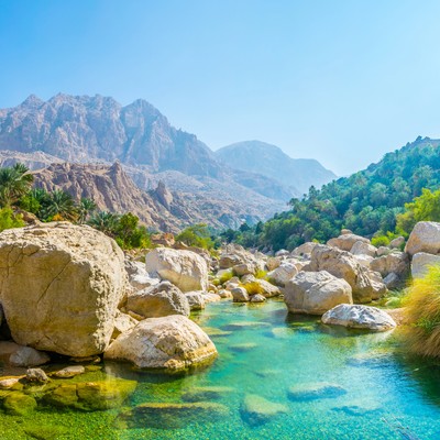 Zwischen Bergen, Wadis und Wüste zeigt Oman ganz unterschiedliche Seiten.