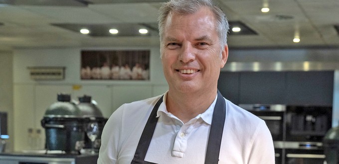 Kapitän Folkert Stikvoort: Siegte beim internen Kochwettbewerb von KLM ...