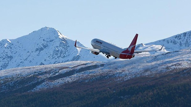 Rang 7. Queenstown Airport, Neuseeland: Blick über das Hobbit-Land beim Anflug.