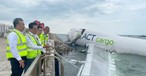 Flughafenmanagement und Flugzeugwrack: Die Boeing 747 wird nun langsam geborgen.