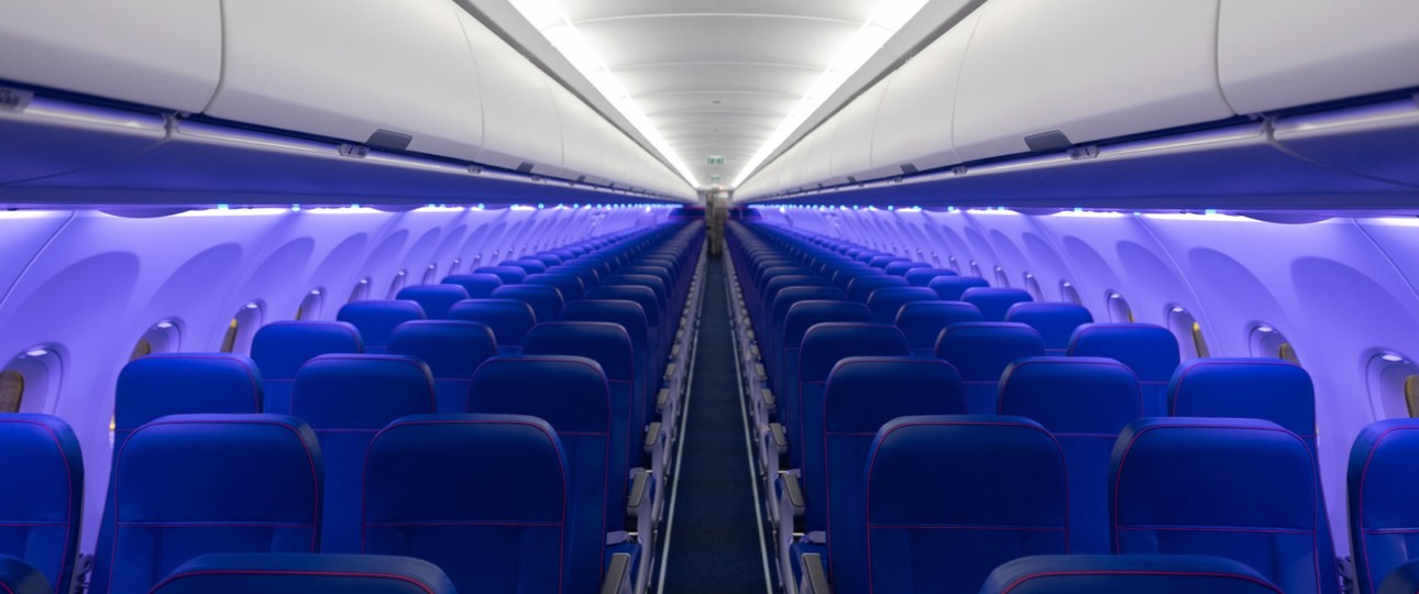 Kabine von Wizz Air: Der Service wird nur in der ersten Reihe angeboten.