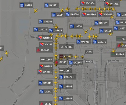 Flughafen Denver: Bis zu 50 Flugzeuge waren für den Start bereit. Einige brauchten über eine Stunde vom Gate zur Piste.