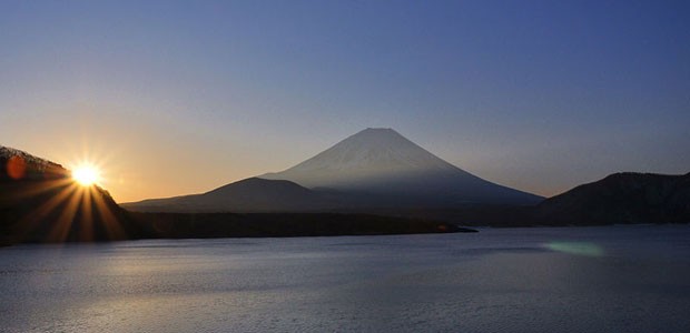 Sonnenaufgang am Fuji: Viele japanische Airlines bieten Flüge an Neujahr an.