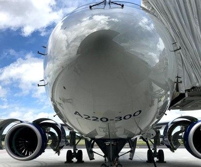 Airbus A220 von Delta: Wie geriet die Enteisungsflüssigkeit ins Flugzeug?