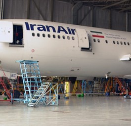 Wartung bei Iran Air: Die Mechaniker müssen eine alte Flotte am Leben halten.