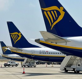 Flugzeuge von Ryanair: Der Chefpilot benahm sich daneben - und musste nun gehen.