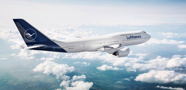 Die neue Bemalung von Lufthansa. Mit viel Weiß und Blau. Gelb wird auf eine Minimum geschrumpft.