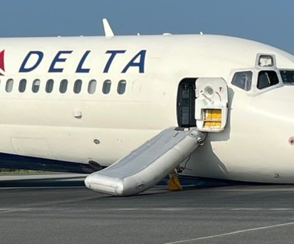 Boeing 717 von Delta nach der Landung in Charlotte: Keine Verletzten.