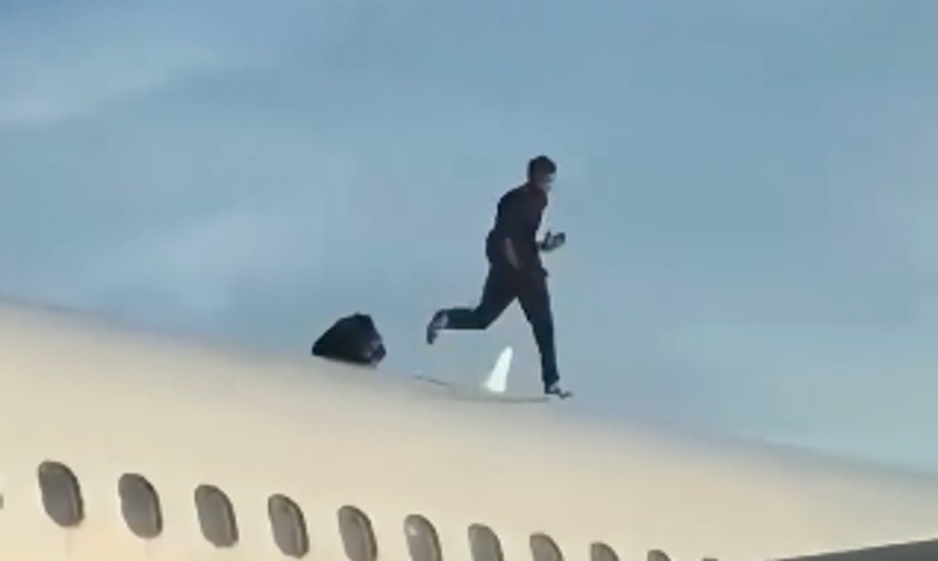 vueling airbus a320 mann auf flugzeug