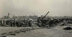 Tegel entsteht als Folge der sowjetischen Blockade West-Berlins. 1948 baut die französische Besatzungsmacht mit US-amerikanischen Spezialisten und deutschen Arbeitskräften in 90 Tagen einen neuen Flugplatz. Er hat mit 2428 Metern die damals längste Start- und Landebahn Europas. Das Flugfeld hilft bei der Versorgung der Stadt.