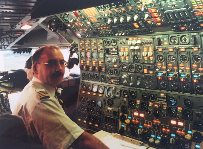 Blick in das Cockpit einer Boeing 747-300 von Swissair.