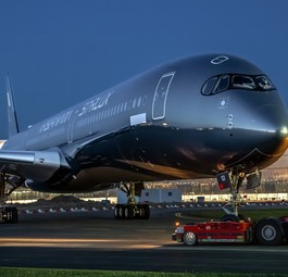 starlux airlines airbus a350 1000 airsorayama 01