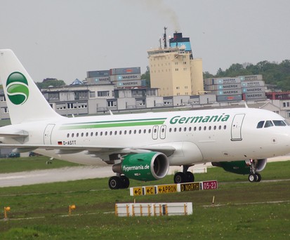 A319 von Germania in Hamburg-Finkenwerder: Brachte Mitarbeiter nach Toulouse.