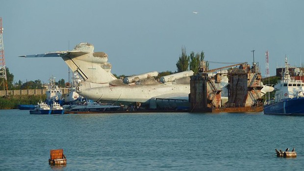 Der vermeintliche Flugzeugfriedhof im russischen Kapisjsk ist eigentlich mehr ein Hafen. Dort liegt aber eine MD-160, eines von zwei fertiggestellten sowjetischen Bodeneffektfahrzeugen.
