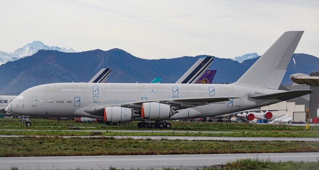Der Airbus A380 mit dem Kennzeichen 9H-MIP: Steht inzwischen in Dresden. (Bild: Mike Burdett)