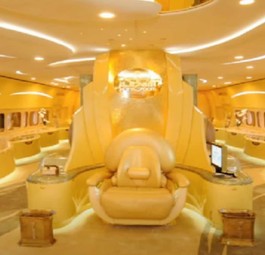 Das Herzstück der Boeing 747-400 ist ein goldener Thron: Die Maschine soll rund 450 Millionen Dollar gekostet haben.