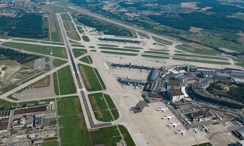 Blick auf den Flughafen Zürich: Er darf jetzt seine Pisten 28 und 32 verlängern.
