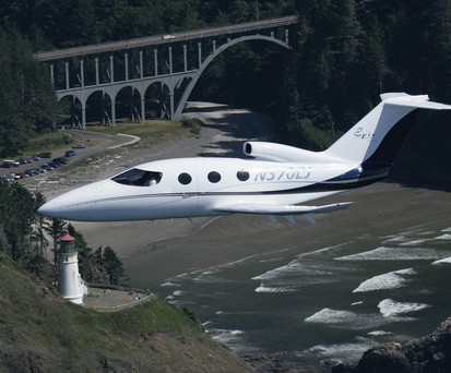 Die Epic Victory hat Platz für 3 bis 4 Passagiere. Sie ist 10,2 Meter lang und gilt als Very Light Jet.