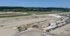Baustelle am Flughafen Zürich: Bis zur Eröffnung vergeht noch viel Zeit.