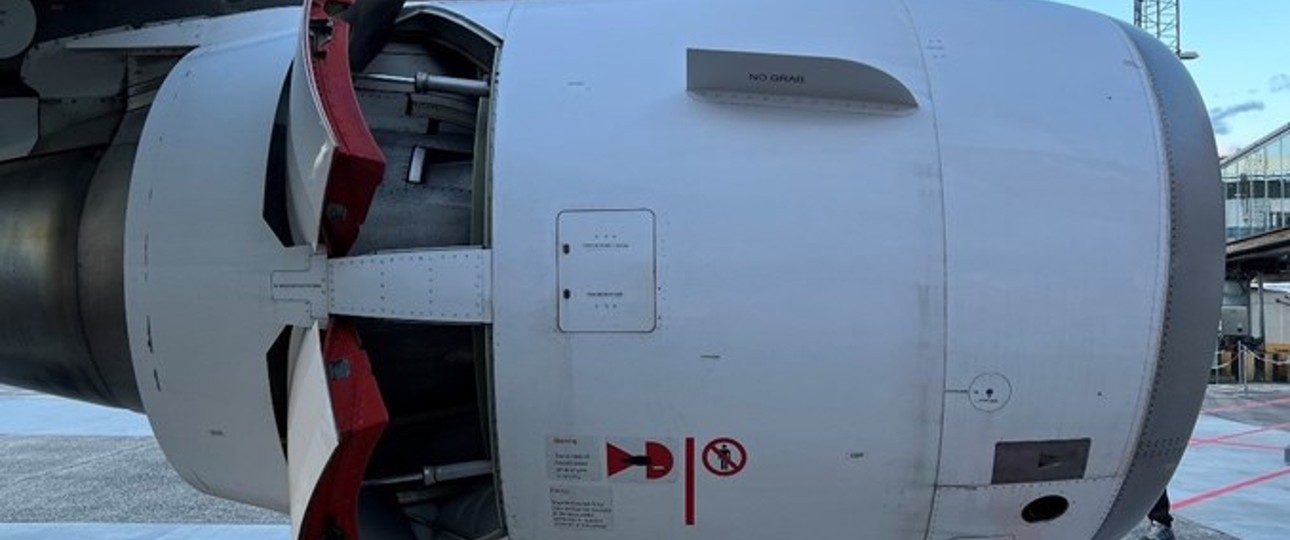 Linkes Triebwerk des Airbus A320 von Tap: Nur drei der vier ...