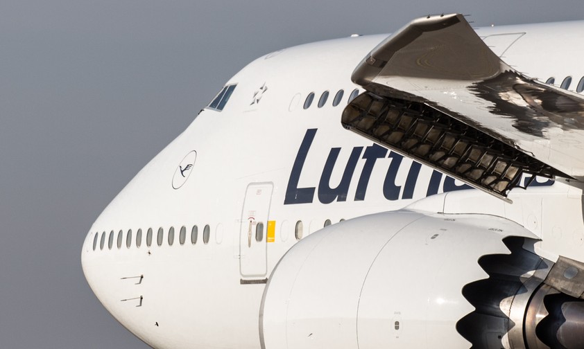 Genau hinsehen: Da vorne ist es, bei der vordersten Tür auf der linken Seite.