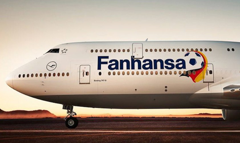 Boeing 747-8 der Lufthansa in spezieller WM-Bemalung: Sie fliegt die Mannschaft von Rio wieder nach Deutschland.