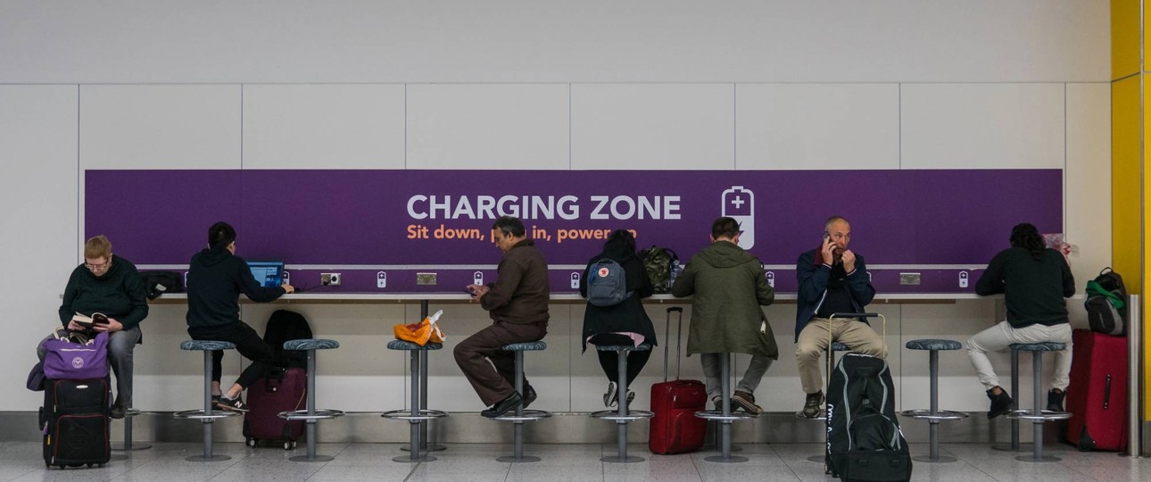 Ladestation am Flughafen Gatwick: Ladestationen gelten als Hotspot für Noroviren.