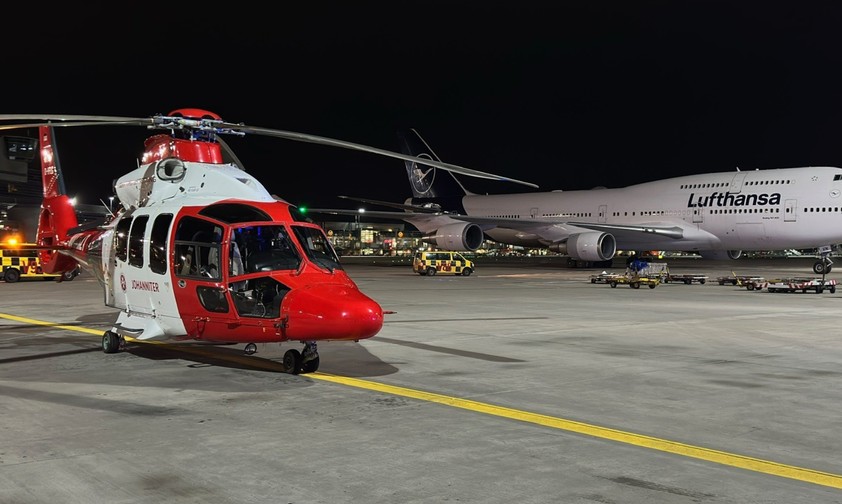 Der Rettungshubschrauber mit dem Funkrufnamen Christoph Mittelhessen der Johanniter Luftrettung am Flughafen Frankfurt.