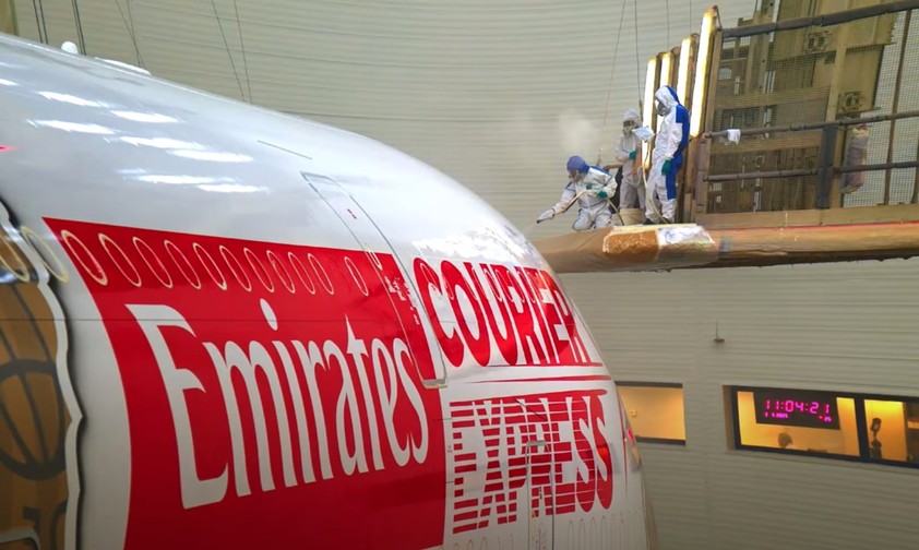 airbus a380 emirates courier express (1)
