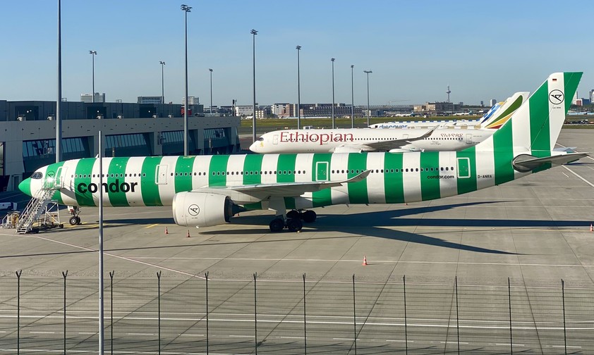 Airbus A330 Neo von Condor vor dem T3: Der Umzug ist für April 2027 geplant.