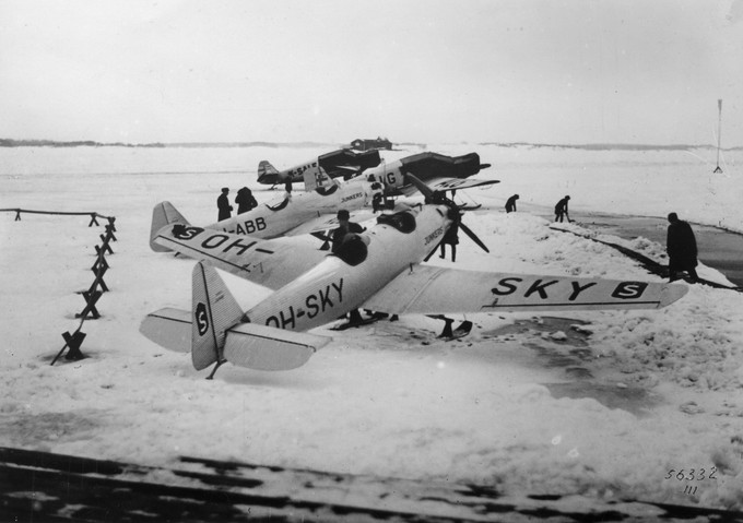 Die Junkers A 50 gab es auch mit Schwimmern. Zudem wurde Holz-Schneekufen entwickelt, die 1930 bei einem Finnland-Rundflug zum Einsatz kamen.